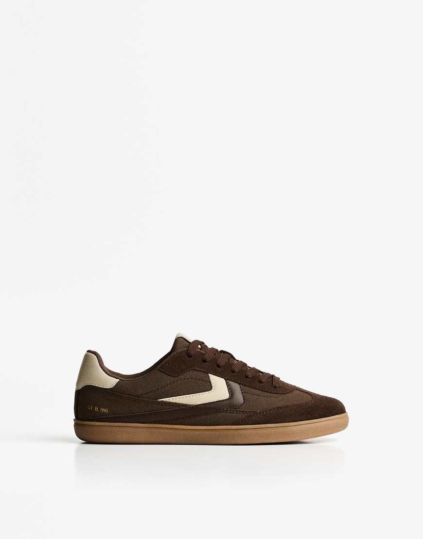 Retro trainers in brown