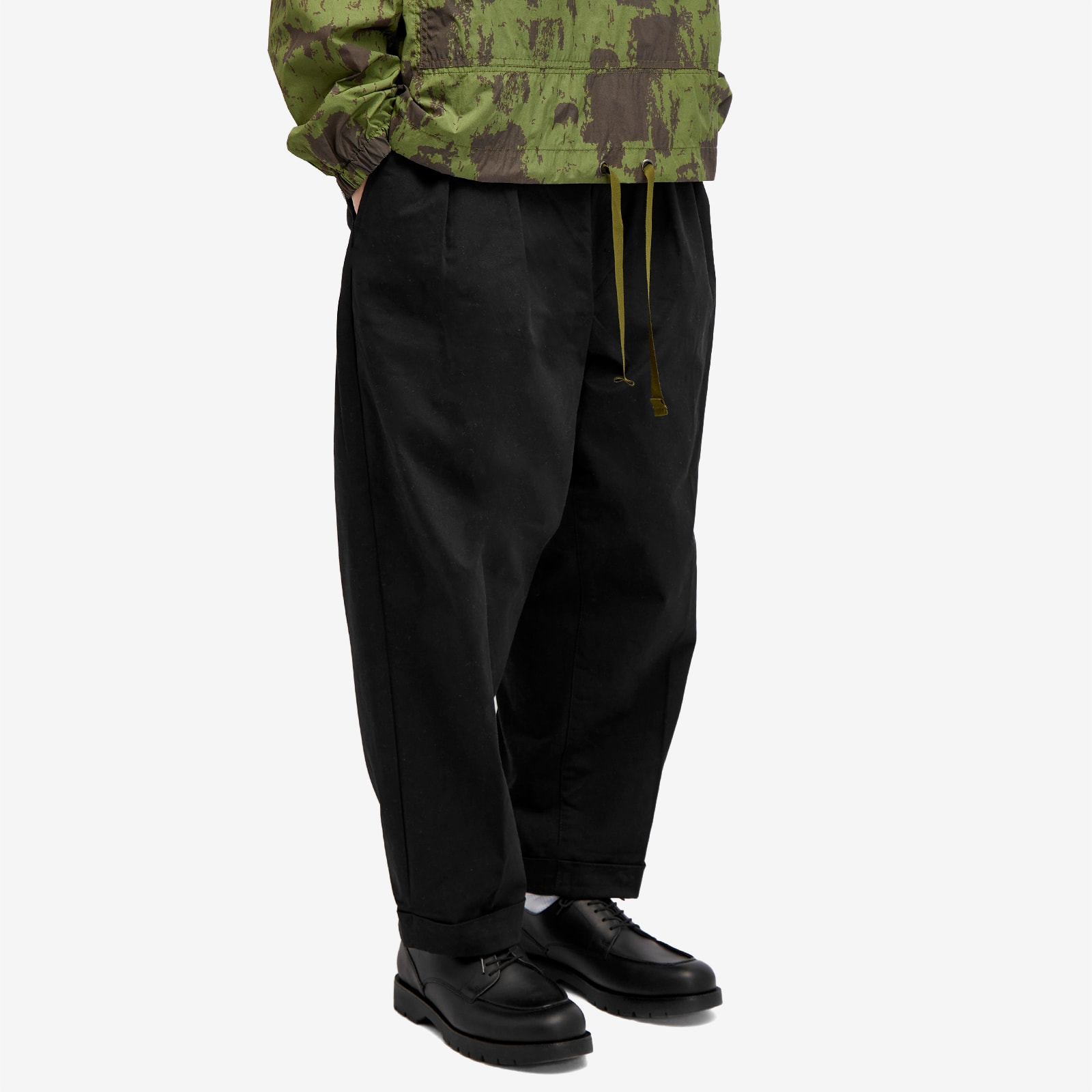 Men's 2 Pleat Chino in Black