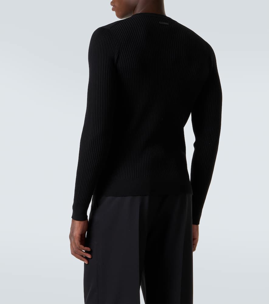 Virgin wool top