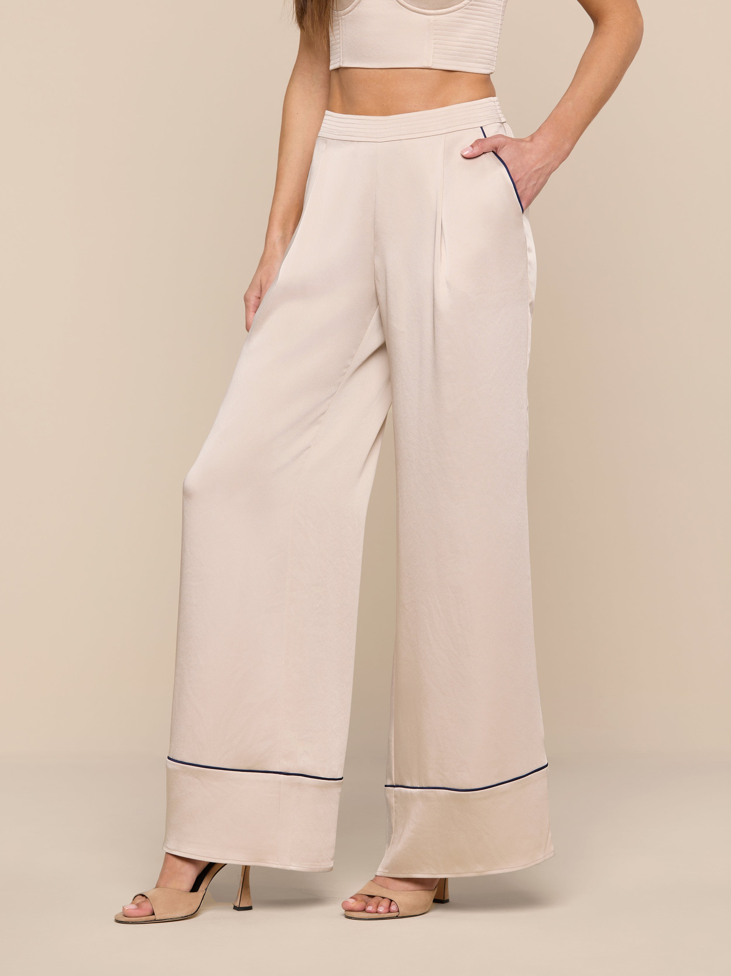 Tavia Trouser In Champagne/midnight