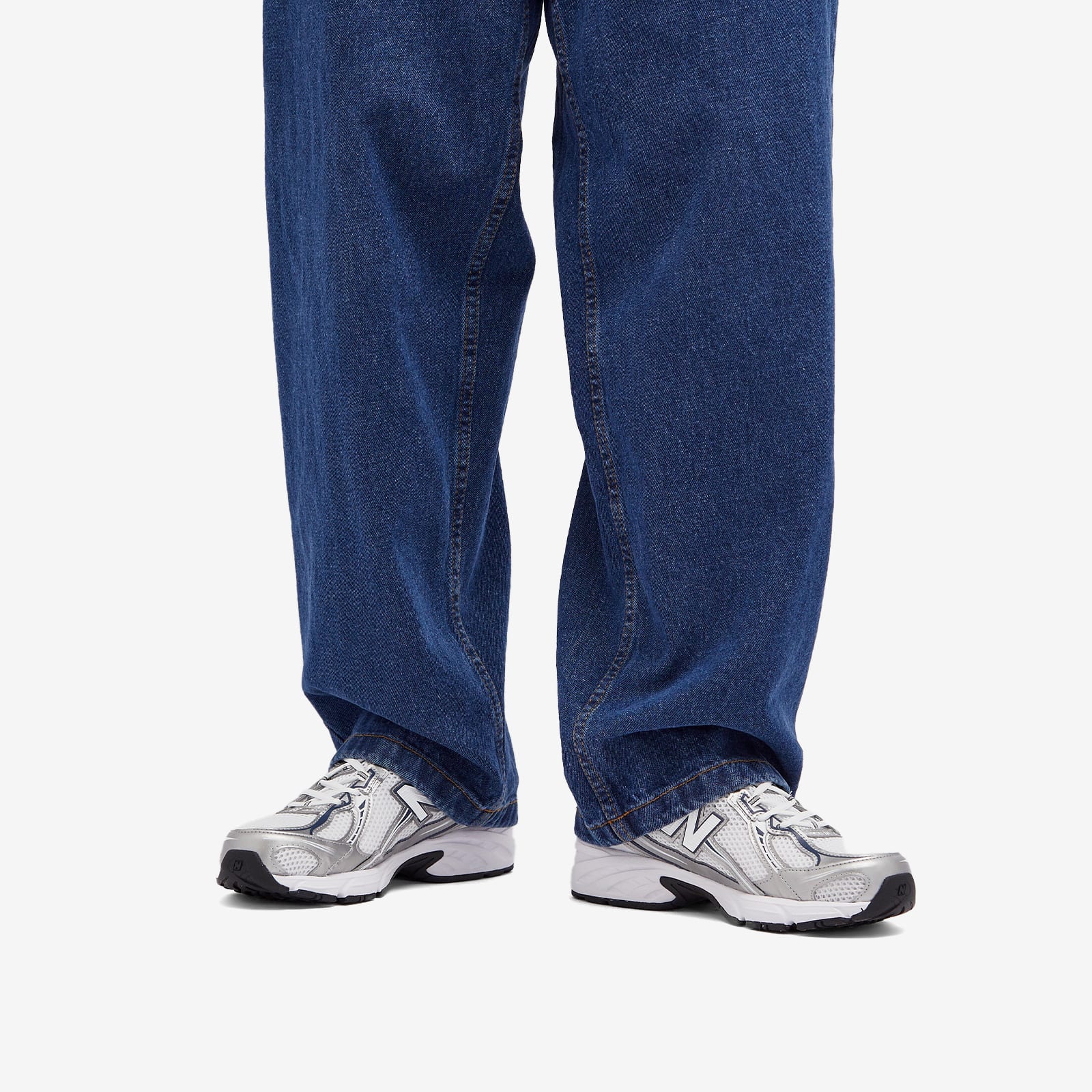 U740WN2 Sneakers in White/Navy