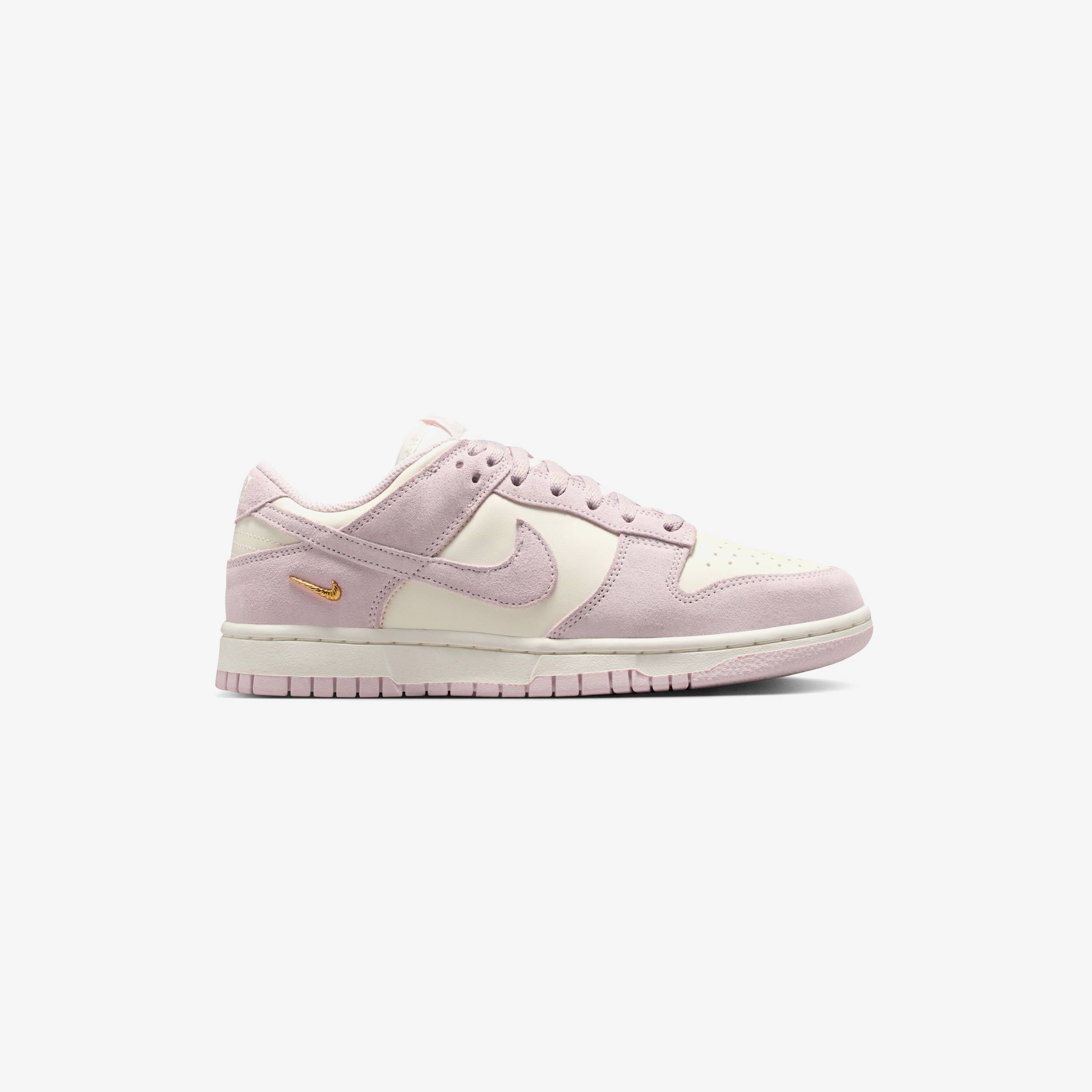 Nike | Wmns Dunk Low - SAIL/PEARL PINK-WHITE-METALLIC GOLD - female