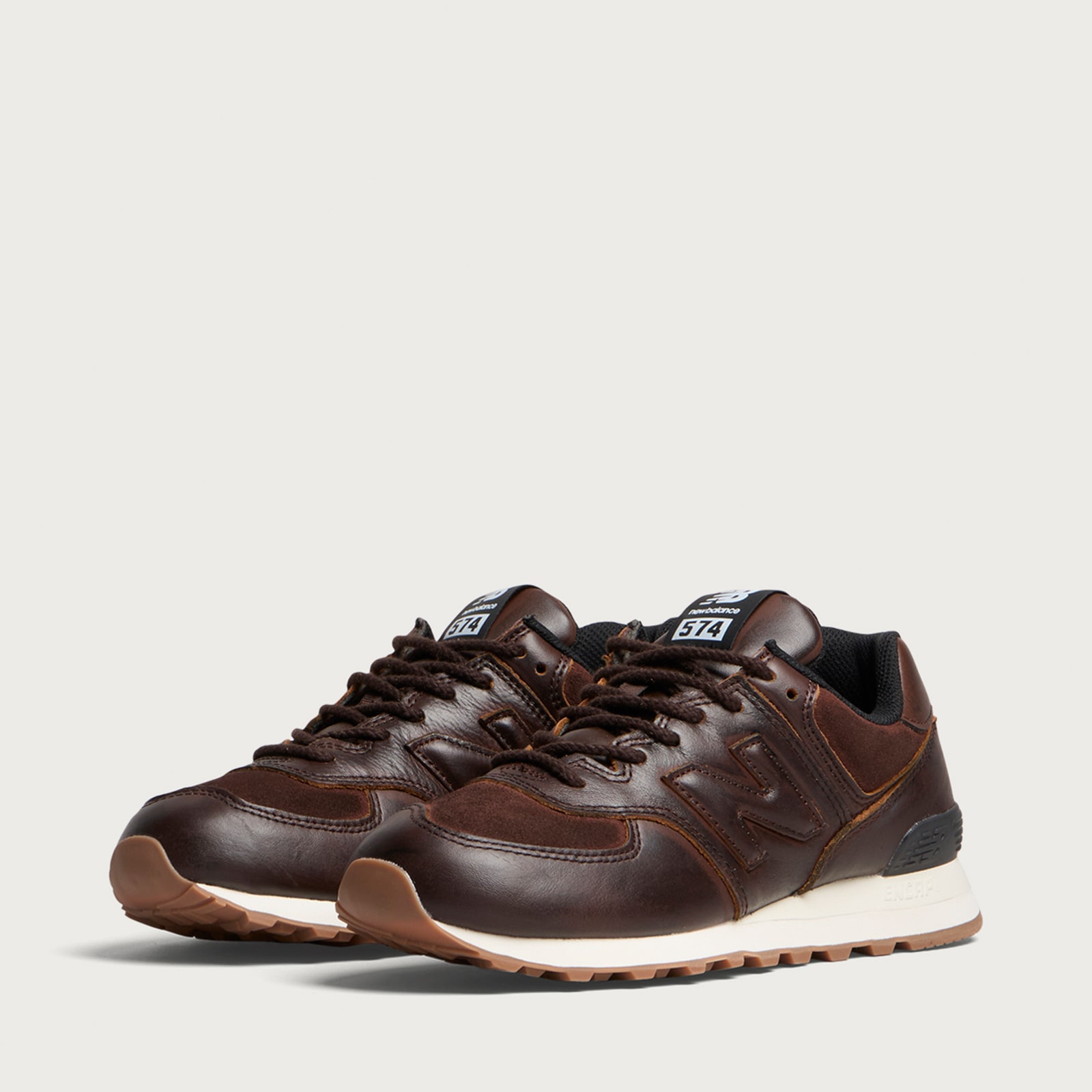 Women's 574 Sneaker in Pumpernickel/Sea Salt
