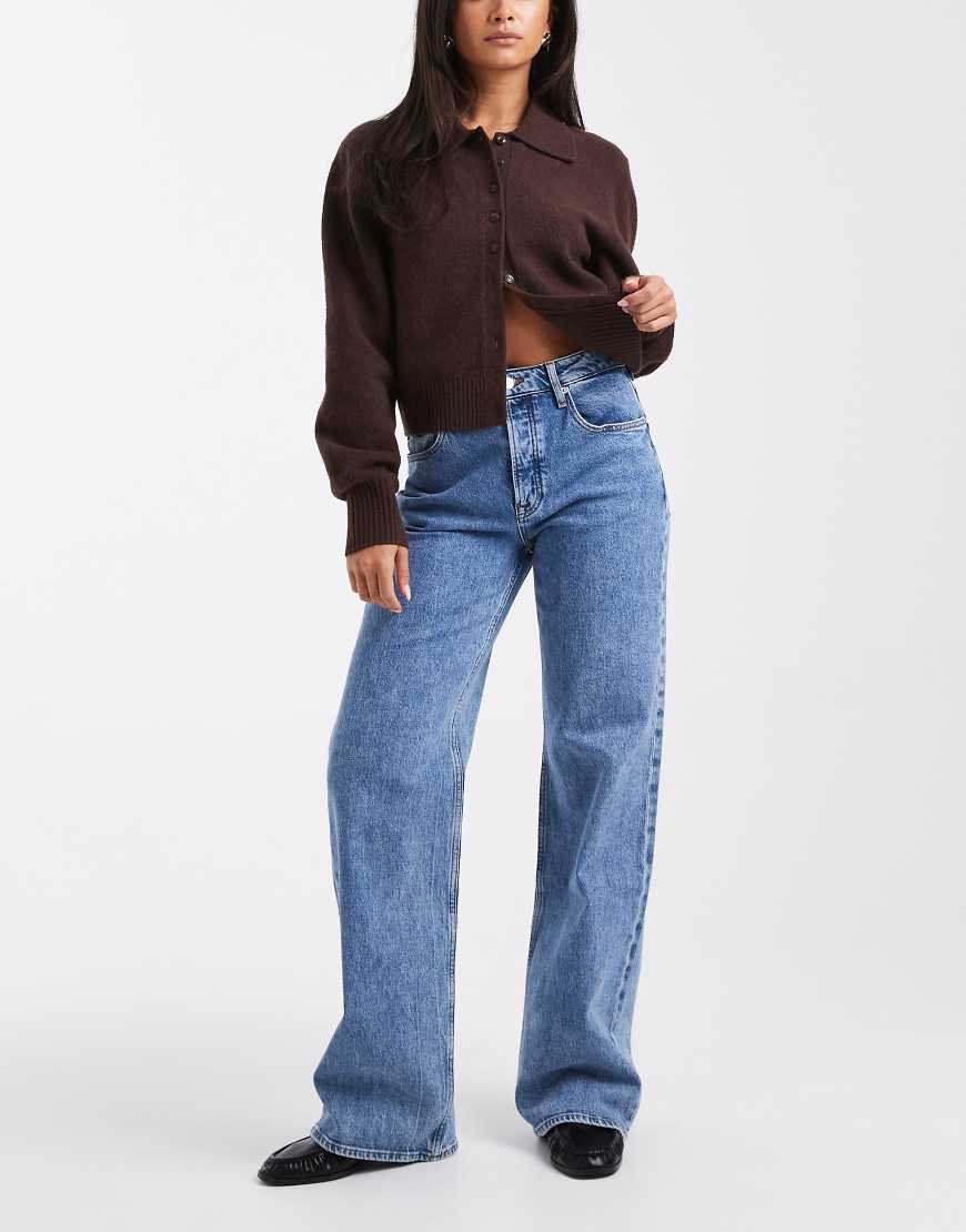 Mia mid rise relaxed straight leg jeans in mid blue