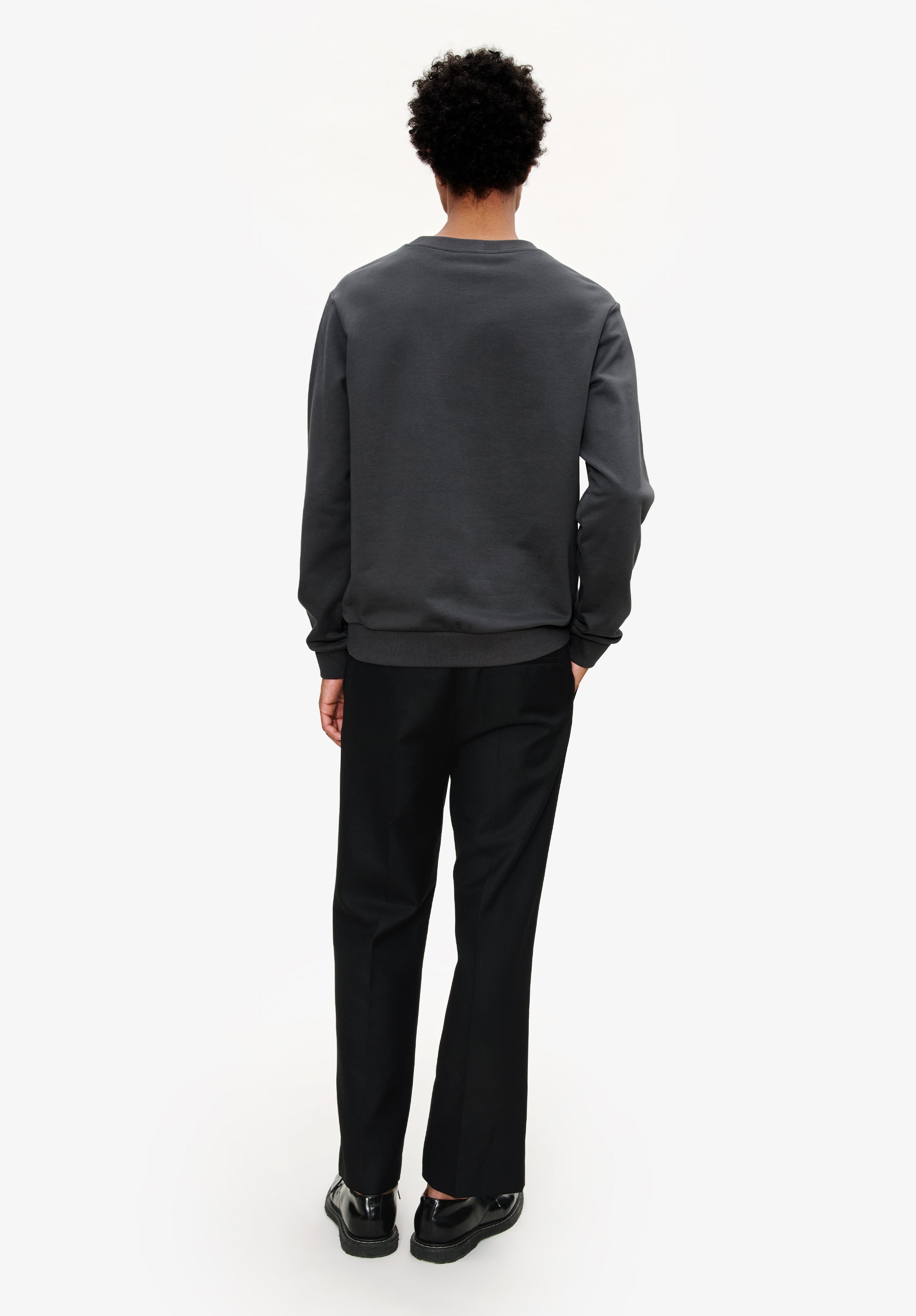 A. P.C. Men's Straight, wide-leg pants with permanent crease Size: 44 in Black