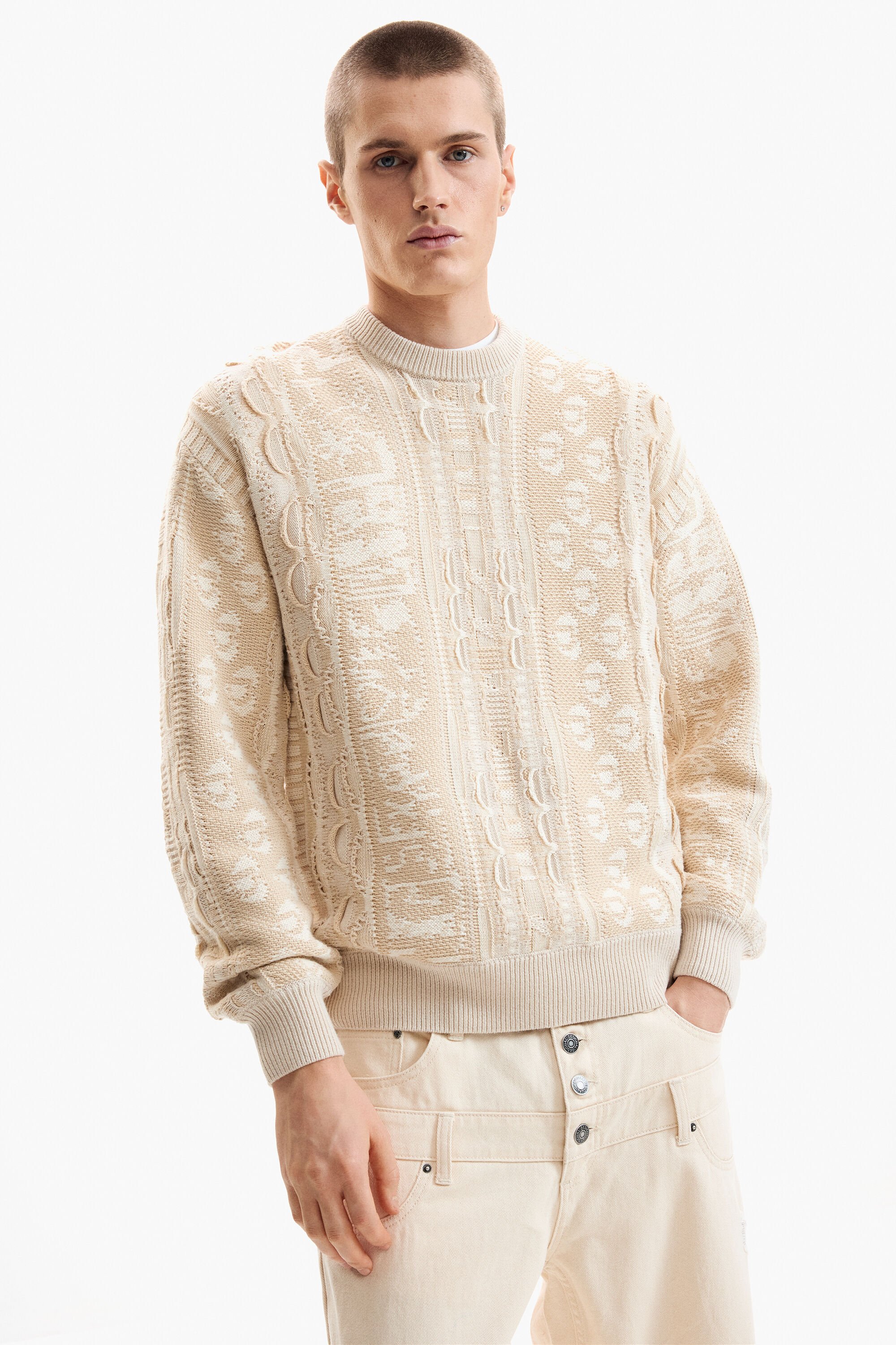 ROUND NECK KNIT SWEATER