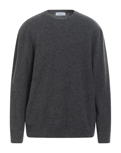 Man Sweater Lead