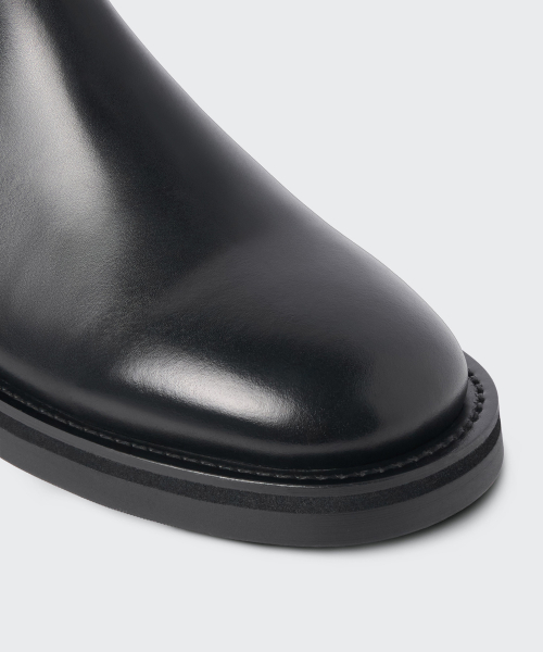 Round Square Low Cut Chelsea Boots