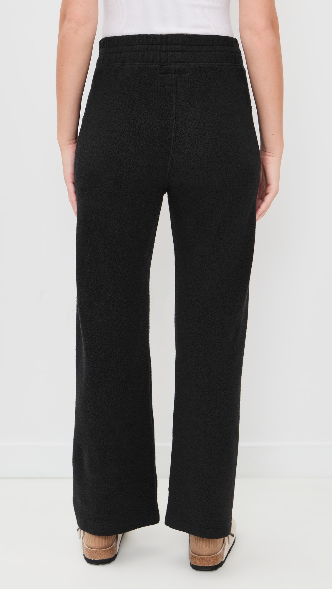 The Plush Victory Sweatpants Almost Black