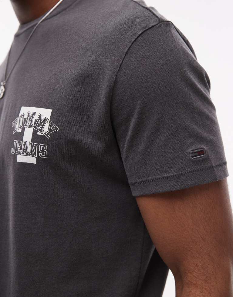 Tommy Jeans Mens varsity chest logo t-shirt in black