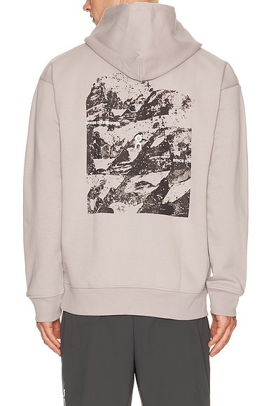 On Club Collect Hoodie Geo in Grey. L. Also in