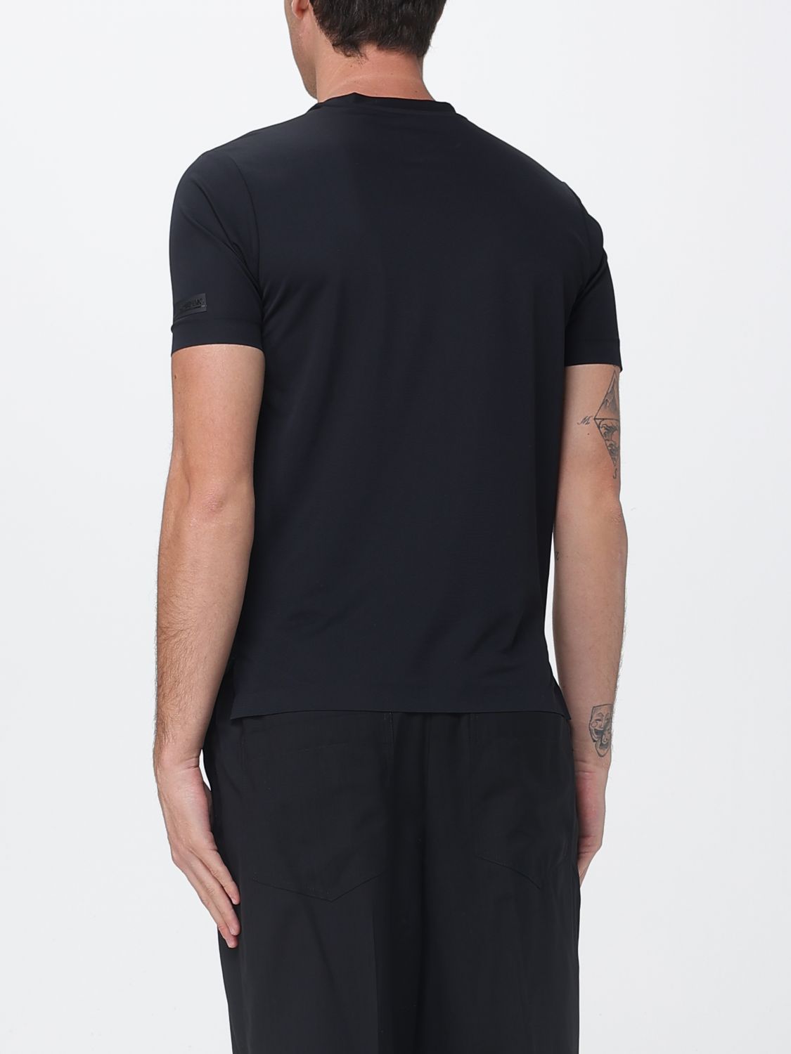 T-Shirt Men color Black