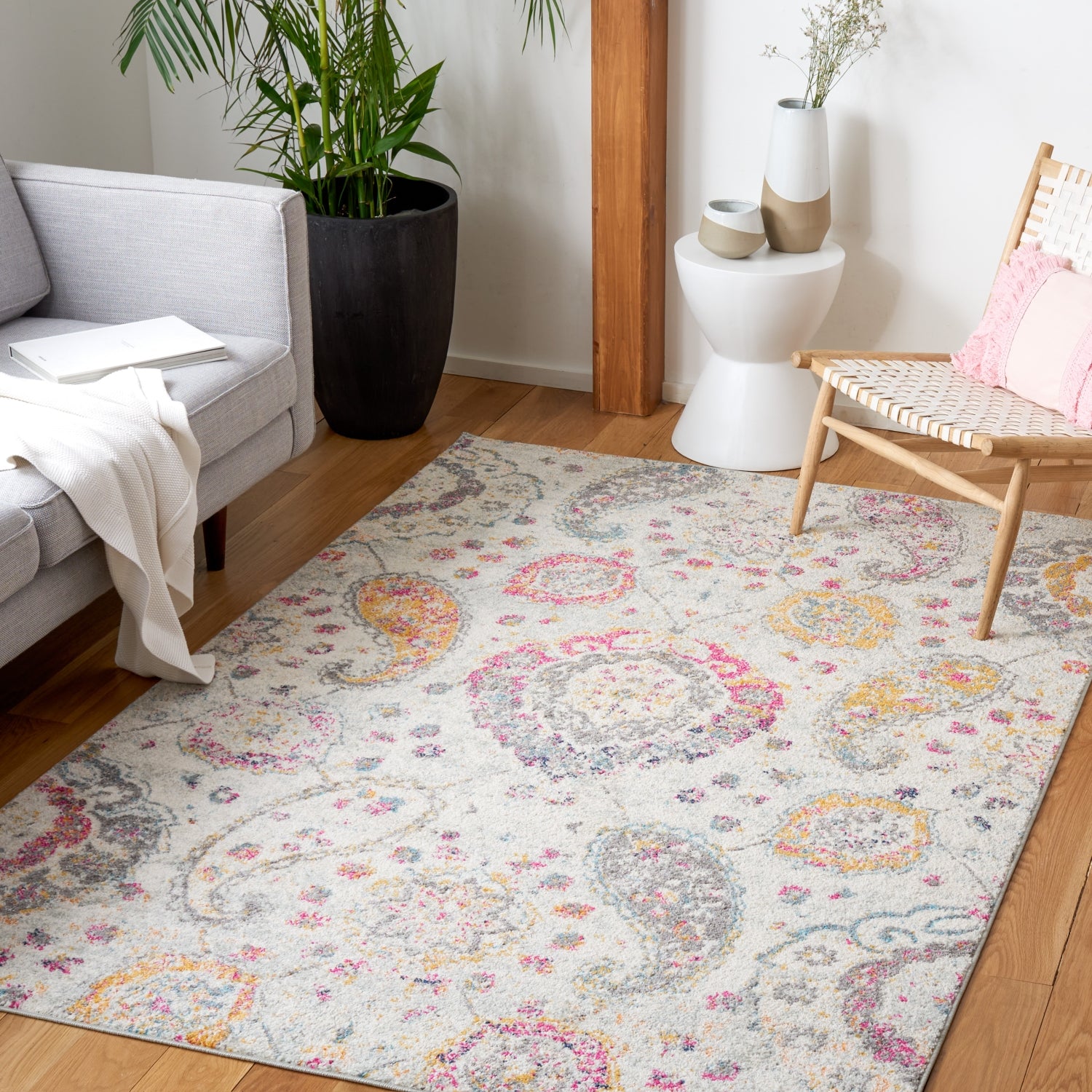 Madison Machine Made Area rug, Grey / Gold Traditional Style Easy Care