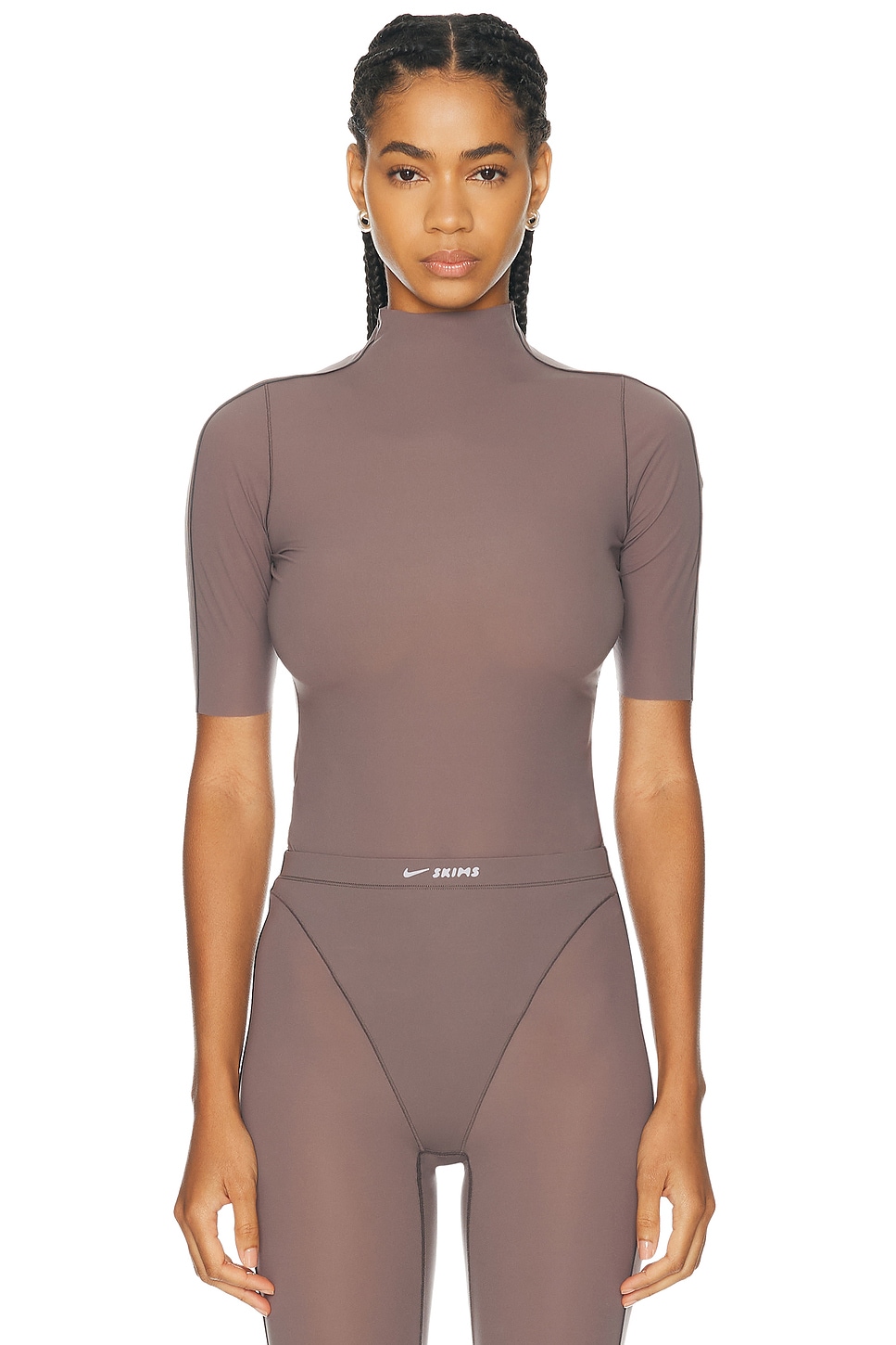 NikeSKIMS Weightless Short Sleeve Top in Resin - Brown. L also in M