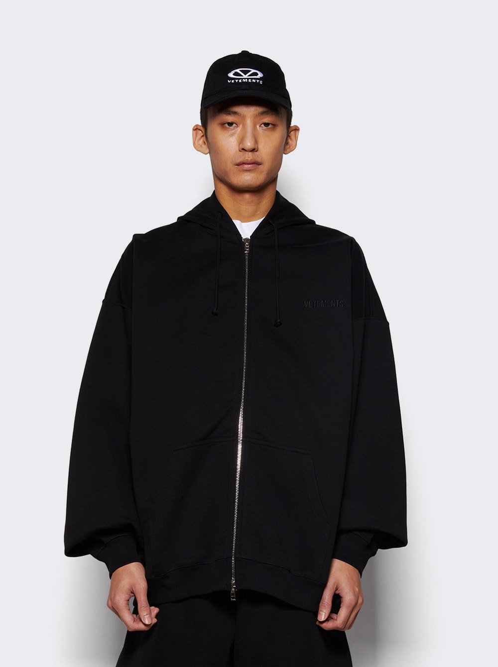 Logo-embroidered zip-up hoodie - Black