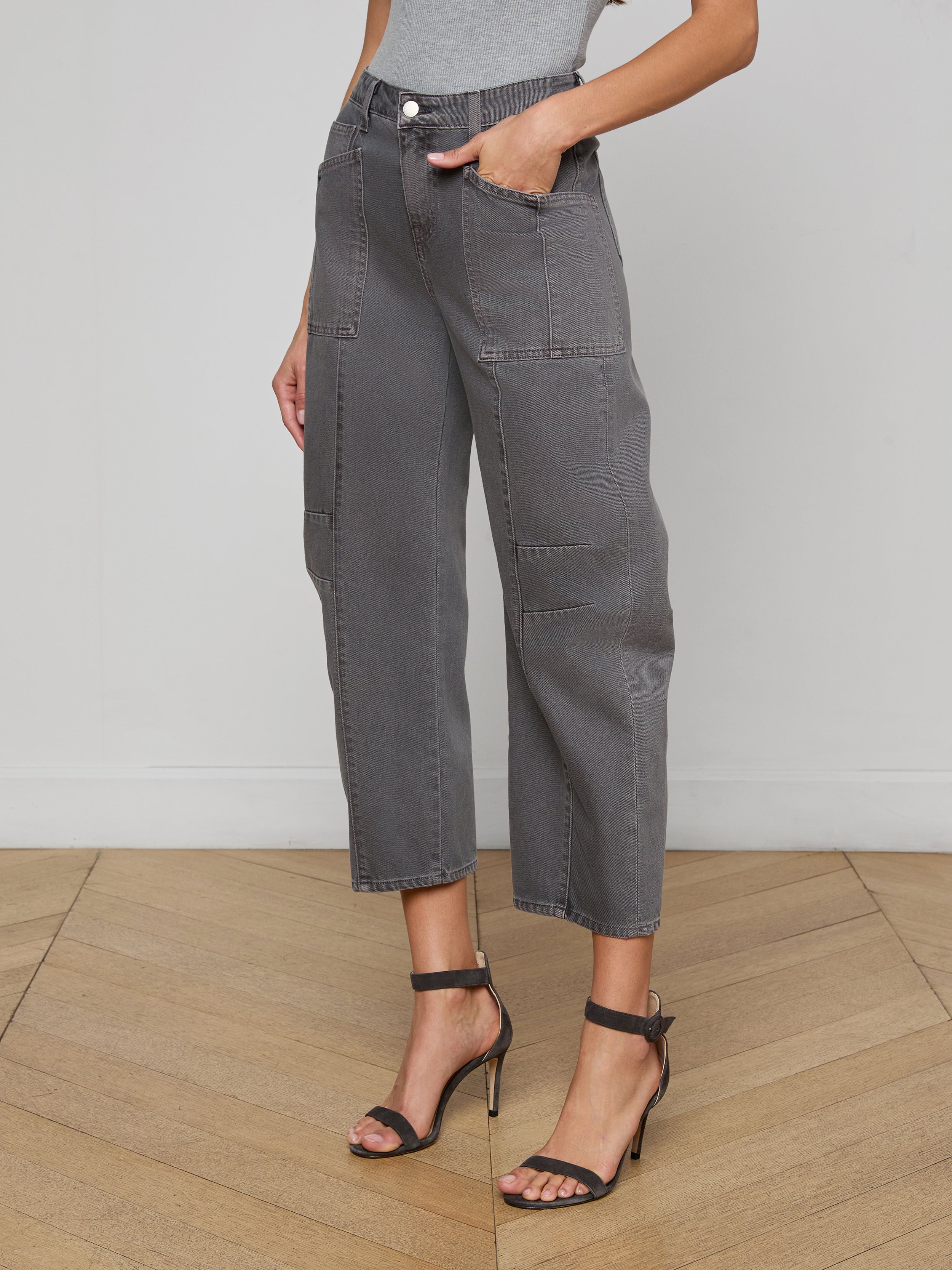 Cody Cropped Barrel-Leg Jean In Medium Grey