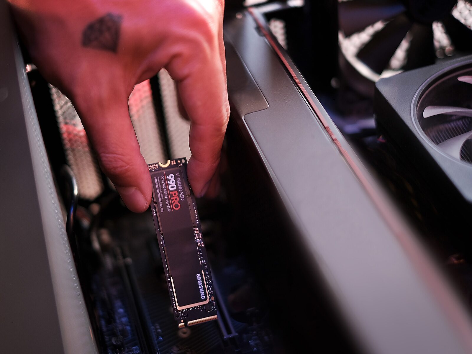 990 PRO PCIe® 4.0 NVMe® SSD 2TB(MZ-V9P2T0B/AM)