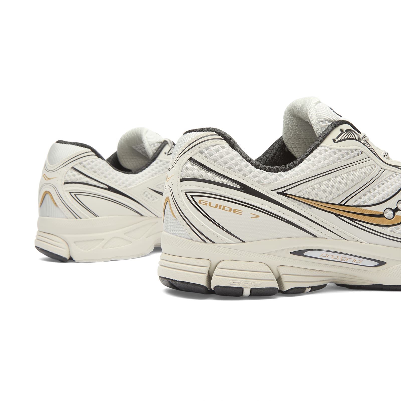 Men's Progrid Guide 7 Sneaker in Onyx/Gold