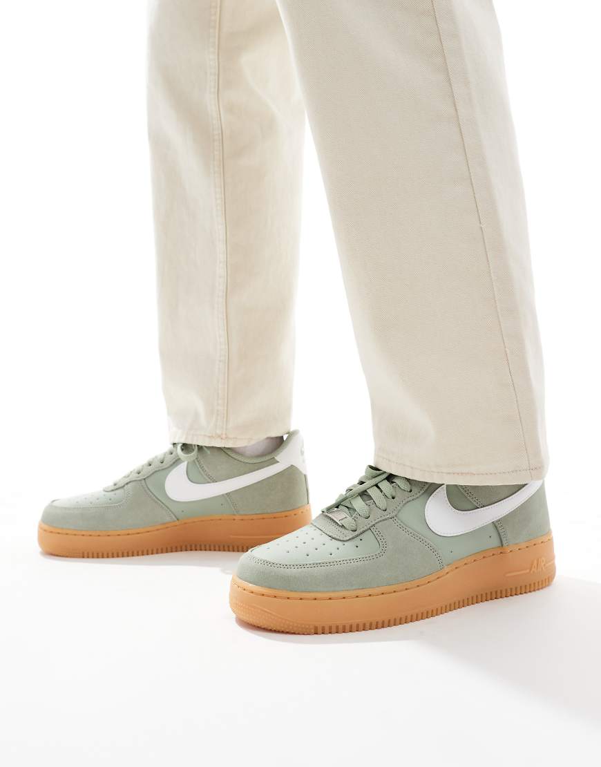 Air Force 1 '07 LV8 gum sole sneakers in green and white