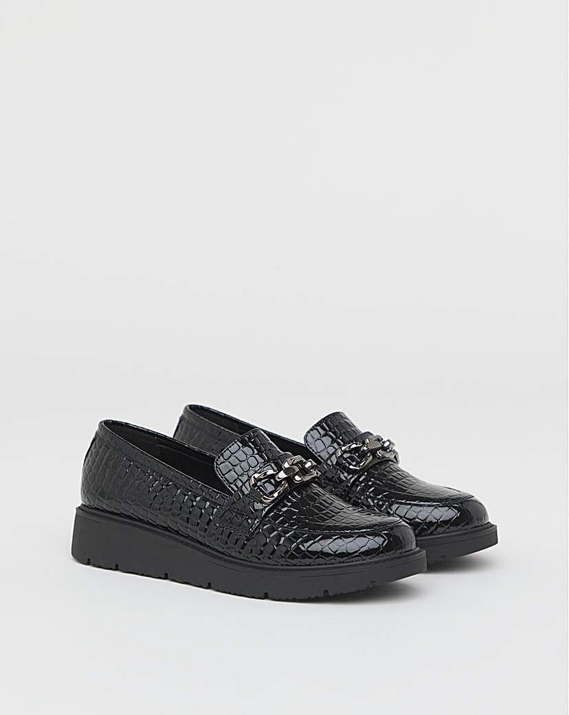 Low Wedge Loafer With Chain Wide