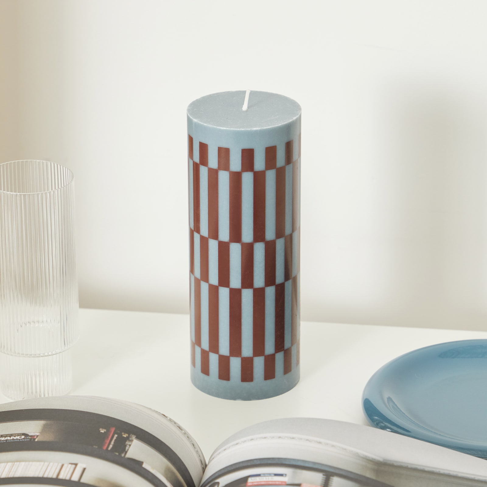 Column Candle Medium in Anthrachite/Bordeaux