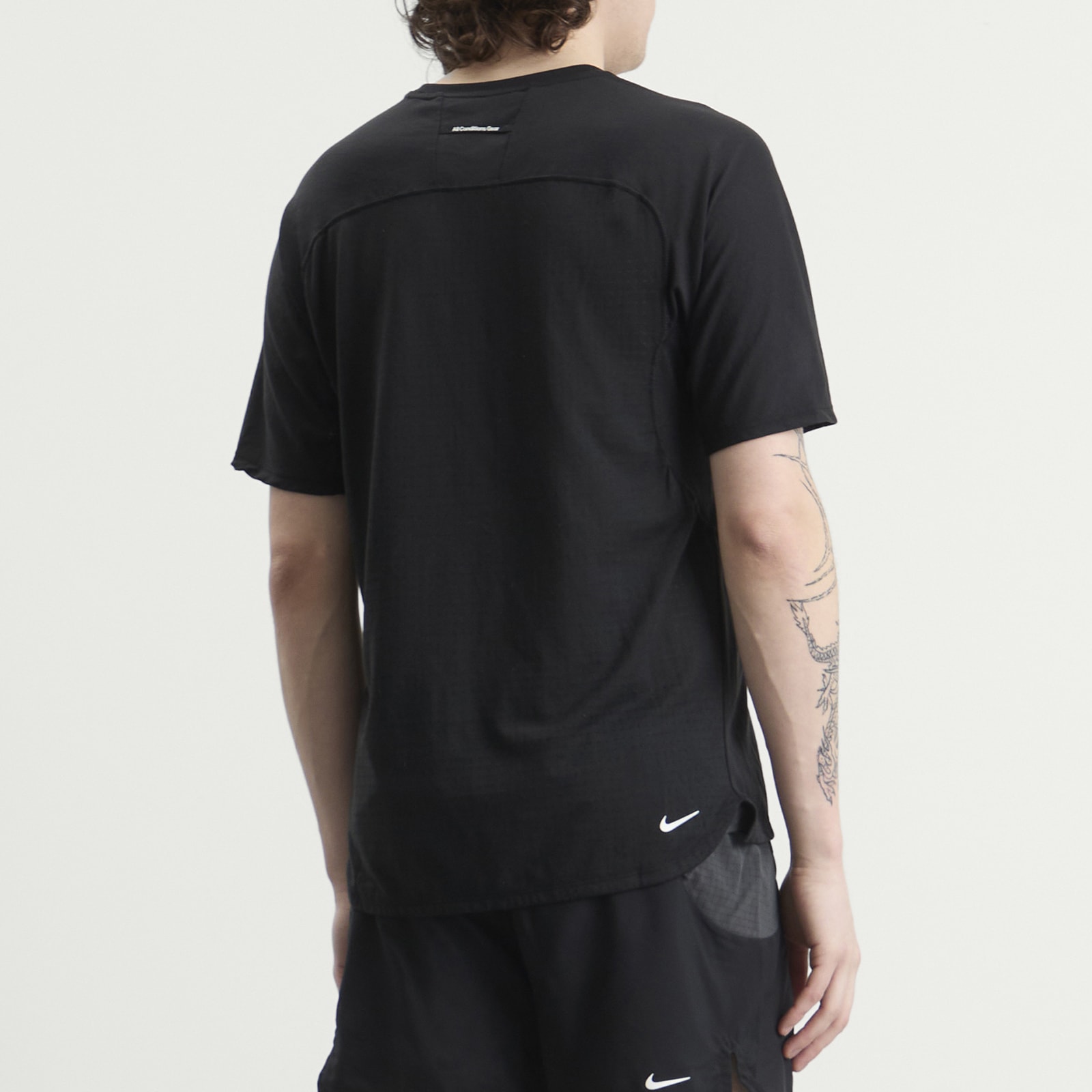 Men's ACG Solar Chase Short Sleeve T-Shirt in Black/Black/Summit White