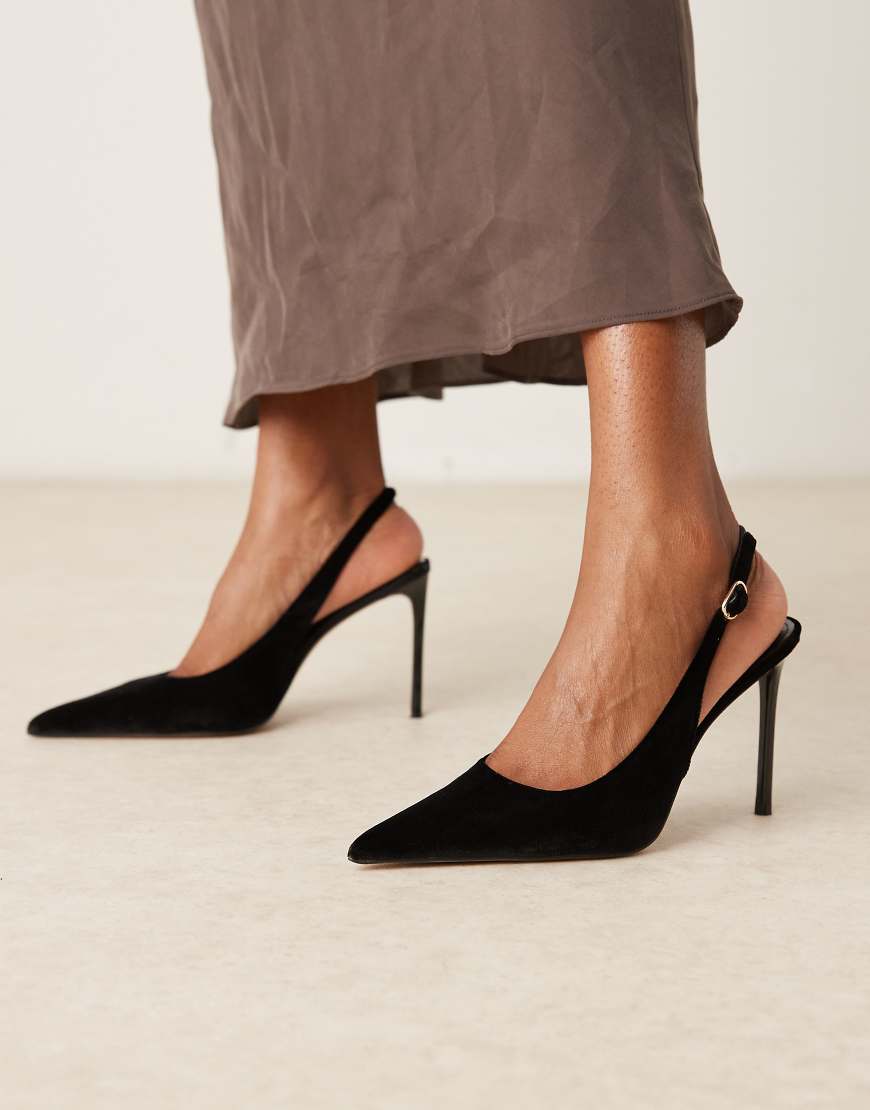 Velvet pointed heeled slingback in black