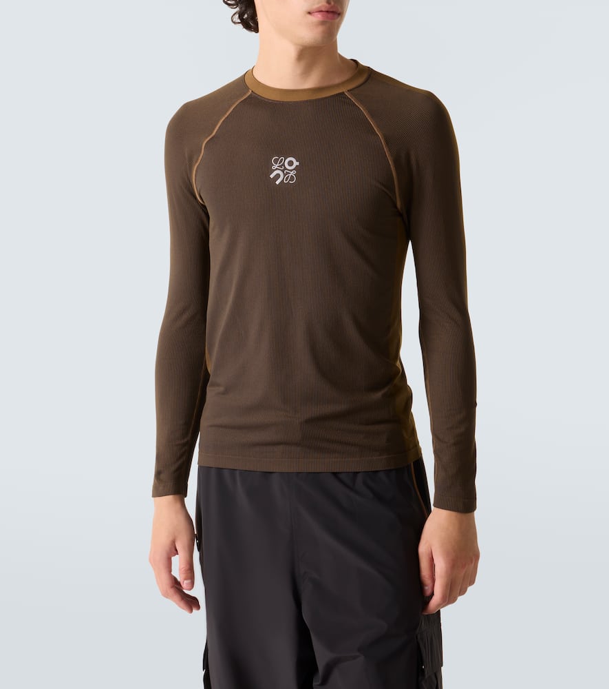 X On logo technical top