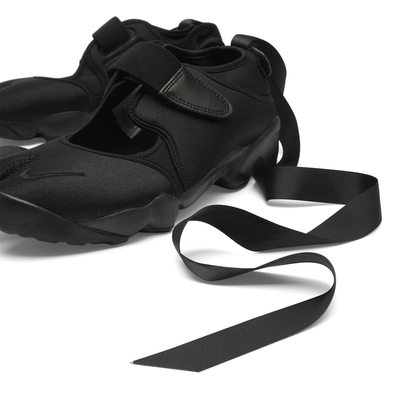 Women's Air Rift TRK3 Sneaker in Black