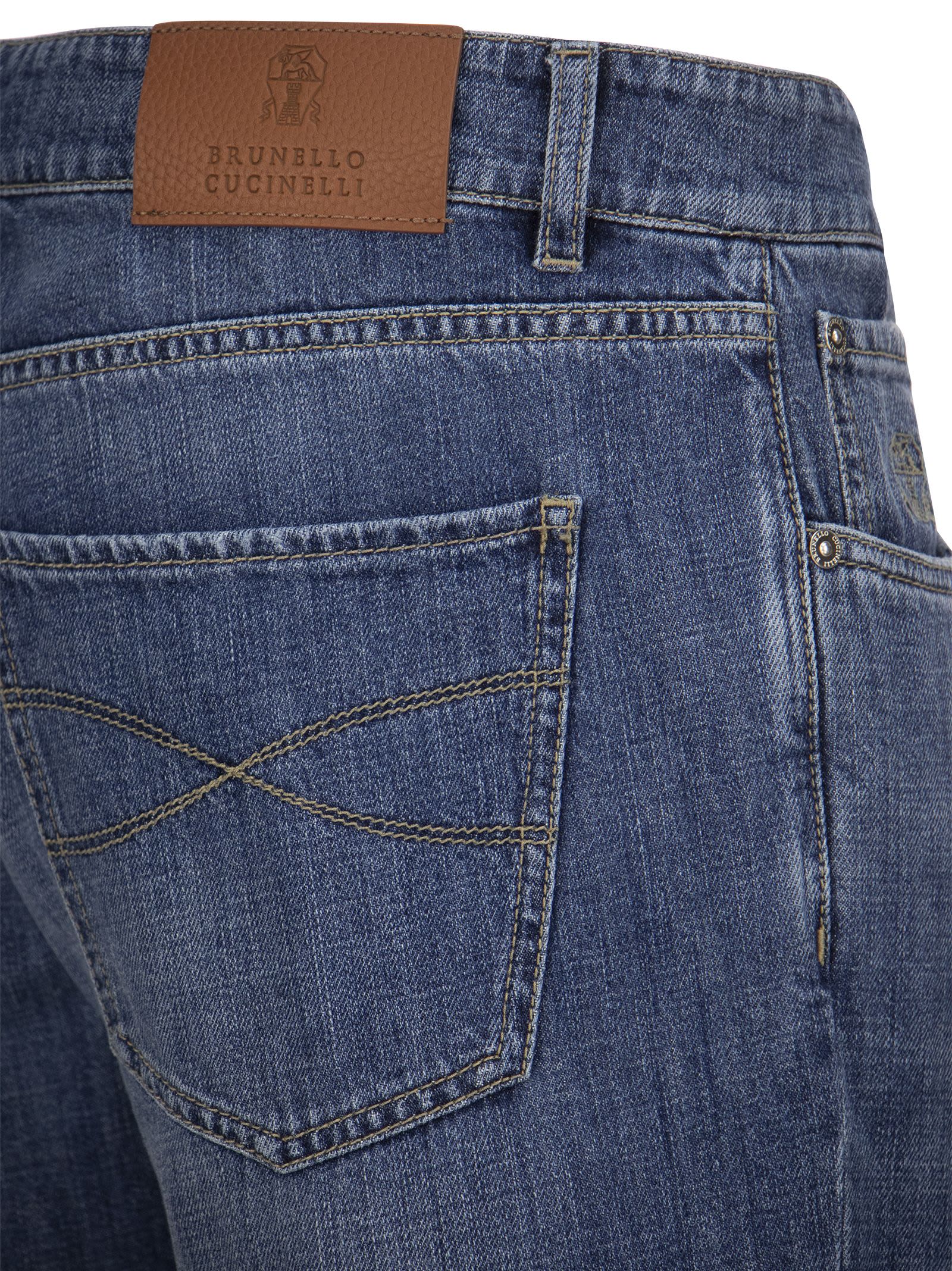 Slim-fit jeans