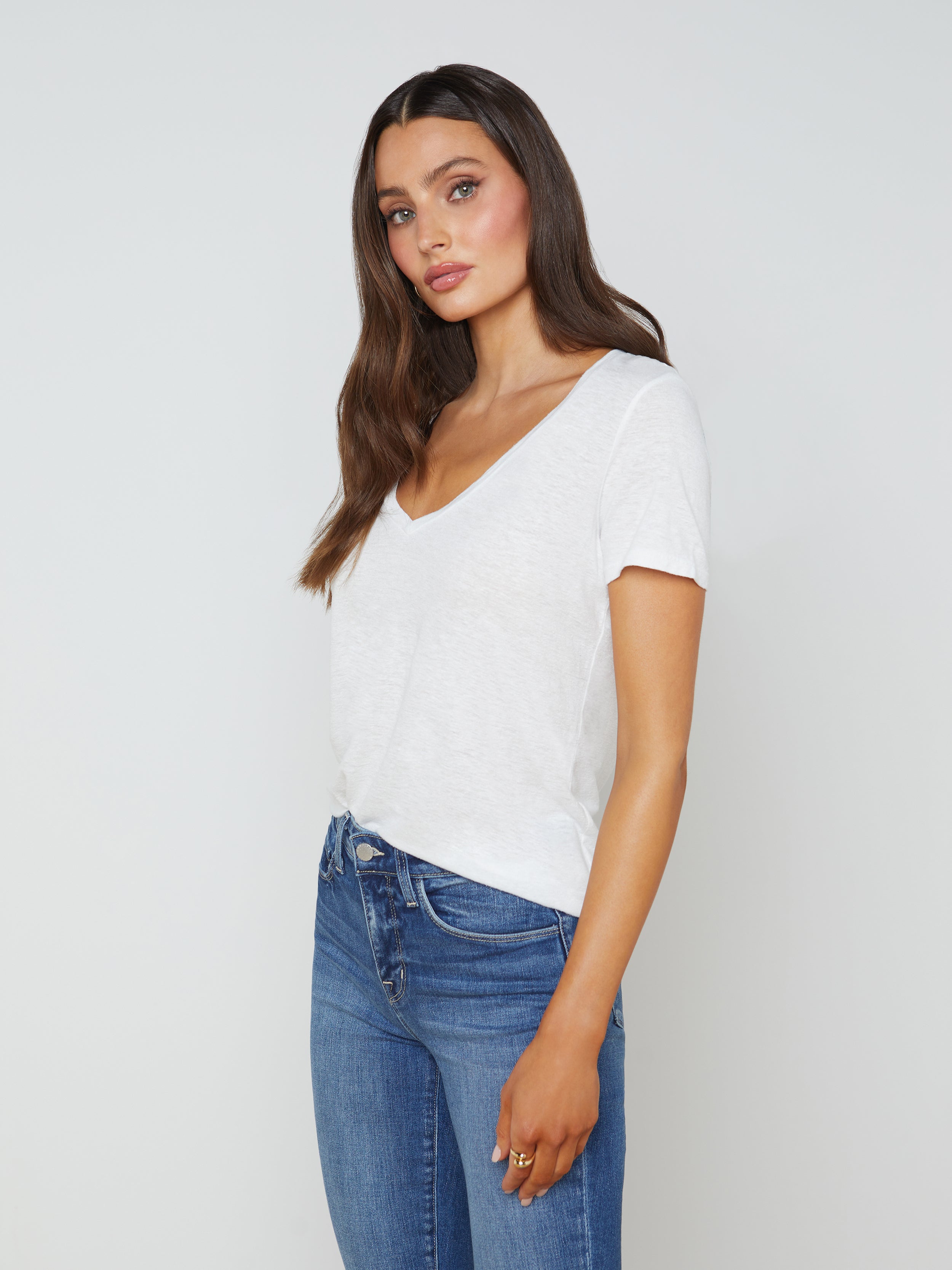 Daijia V-Neck T-Shirt In White