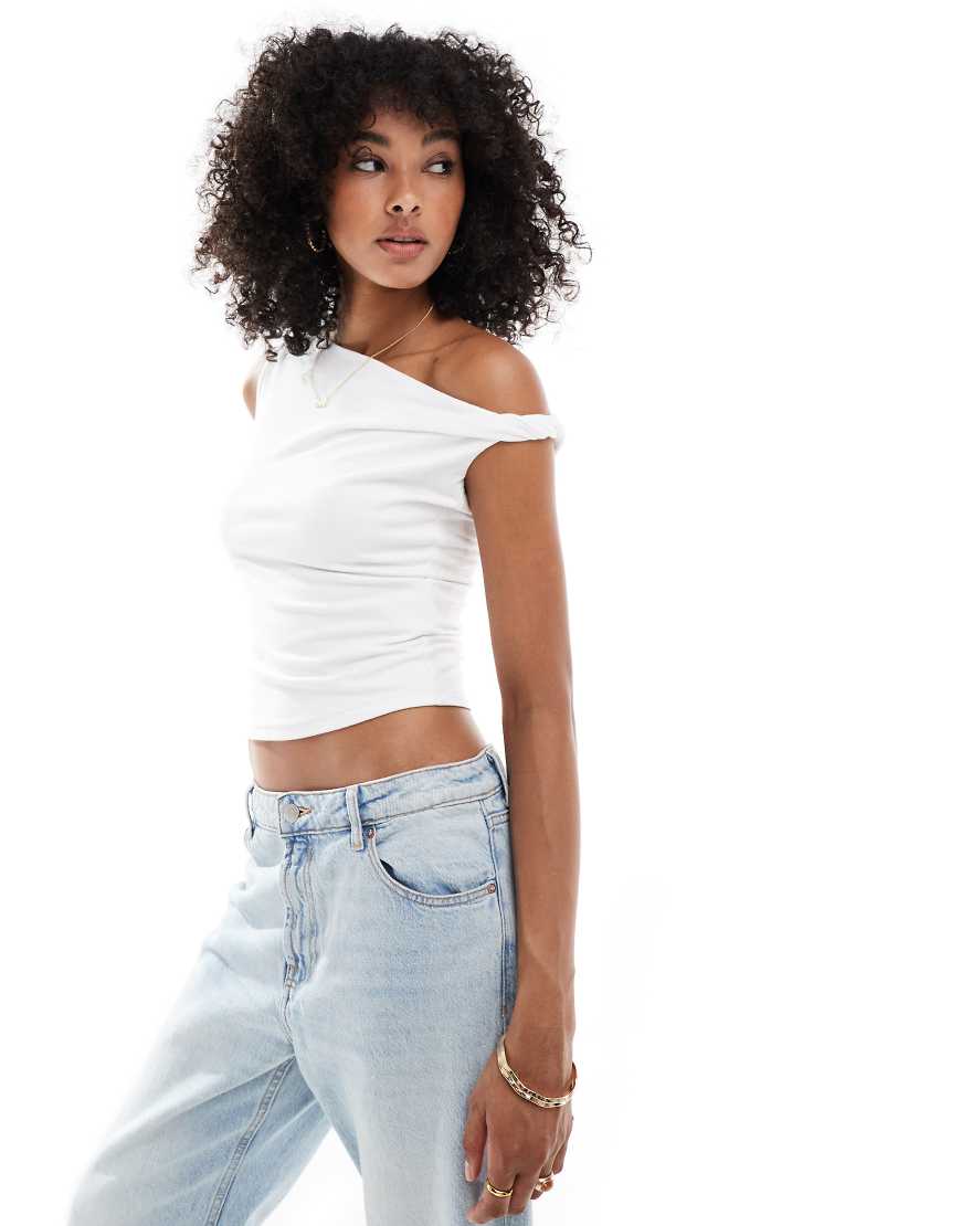 Asymetric one shoulder top in white