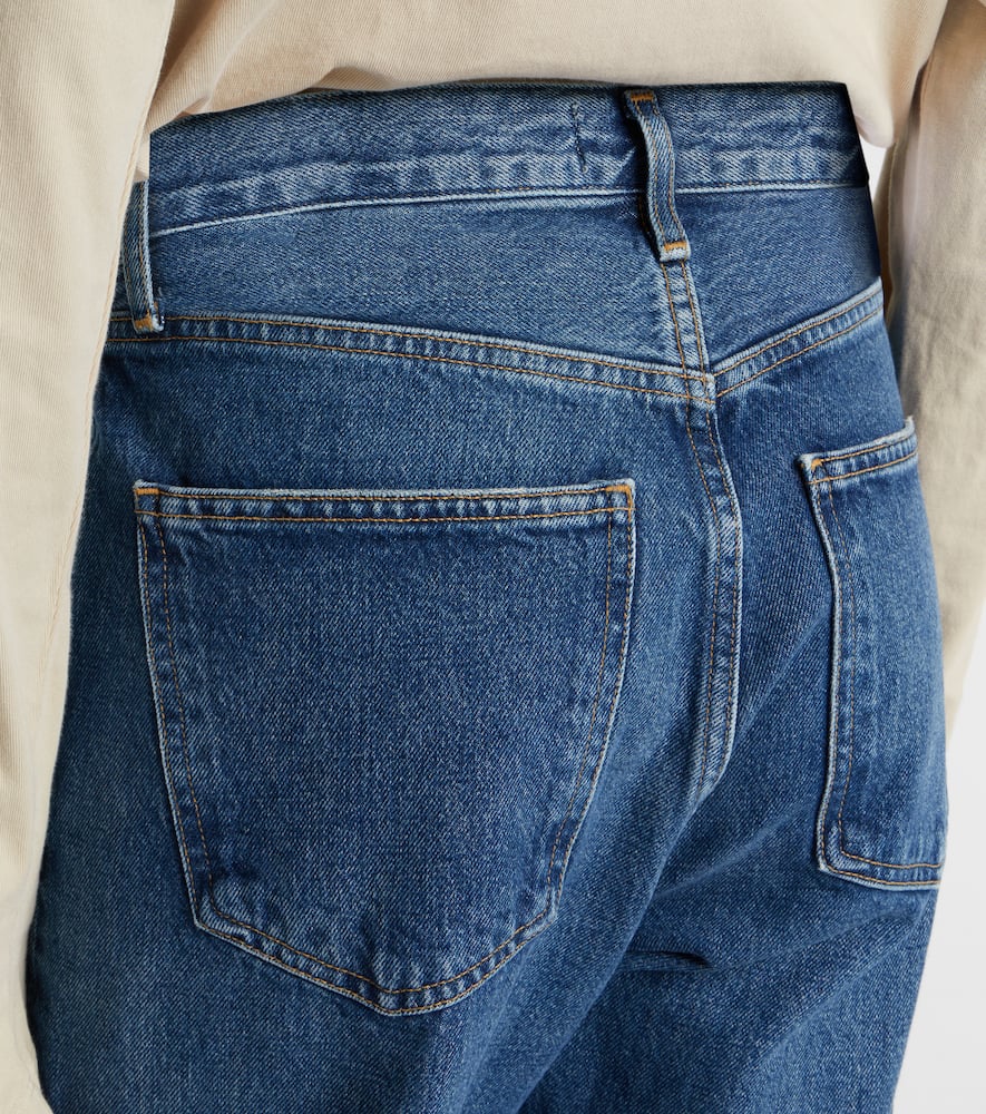 ‘90s mid-rise straight jeans