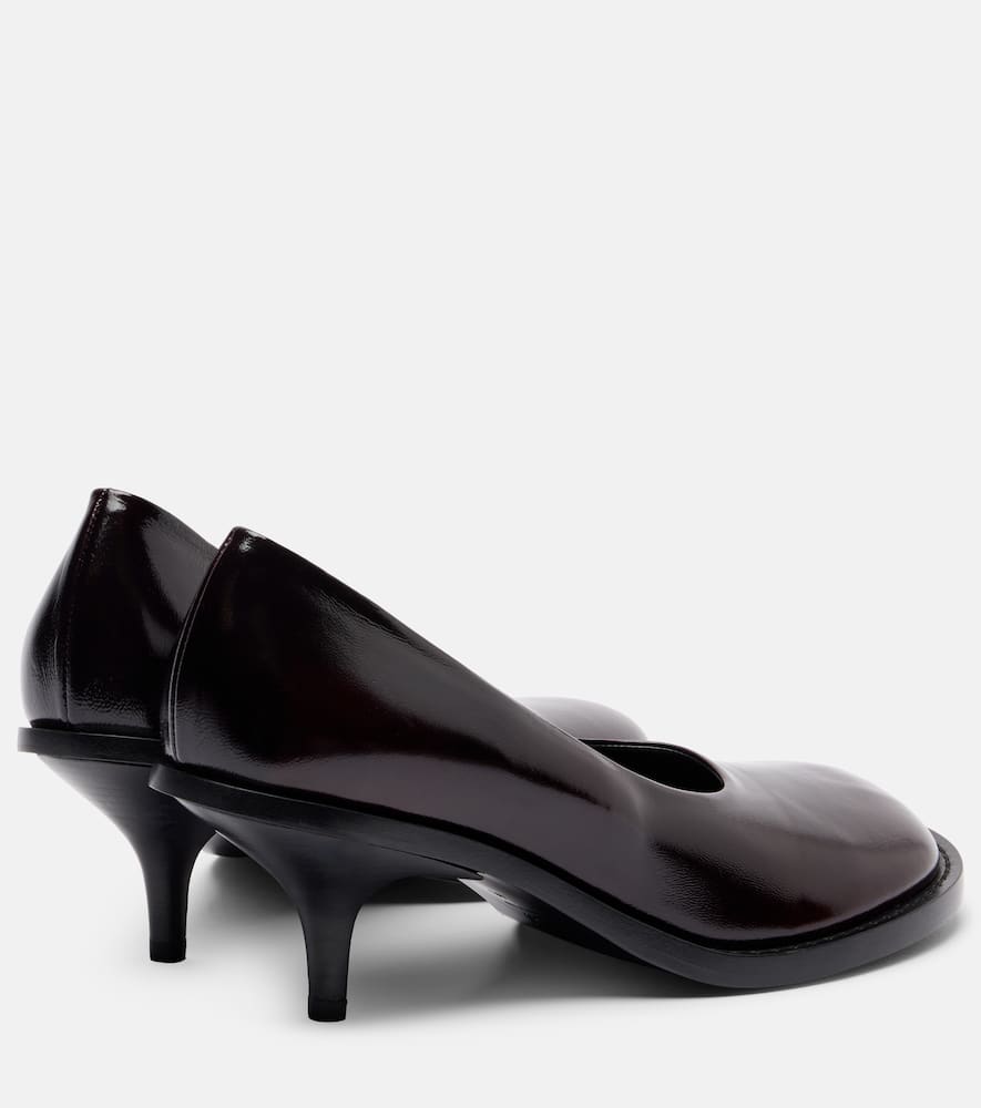 60 leather pumps