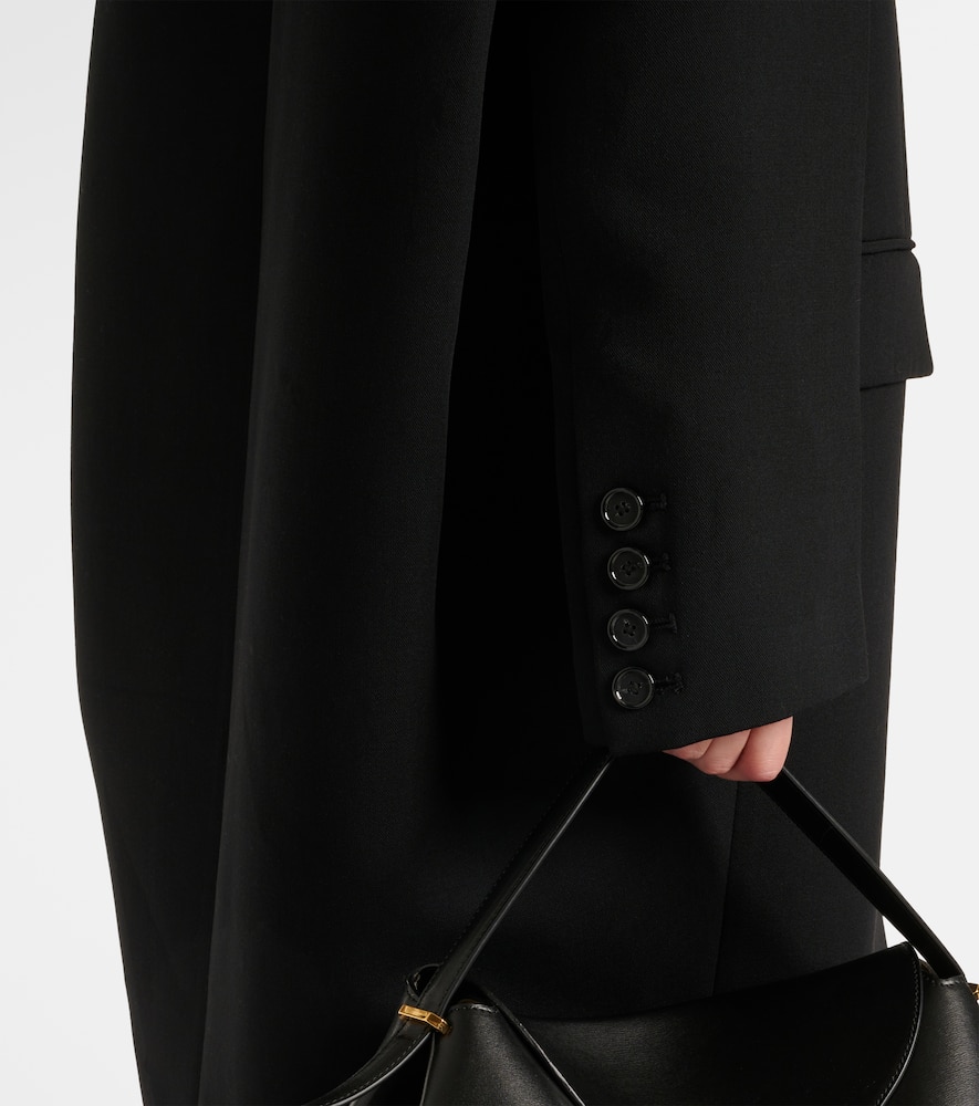 Deep pleated coat