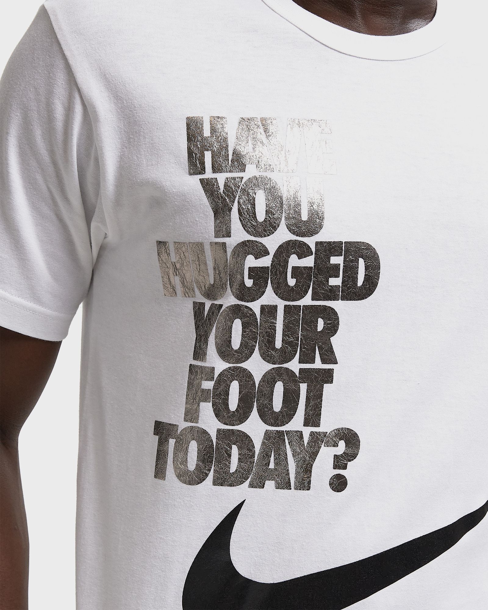TEE white male Shortsleeves now available at BSTN