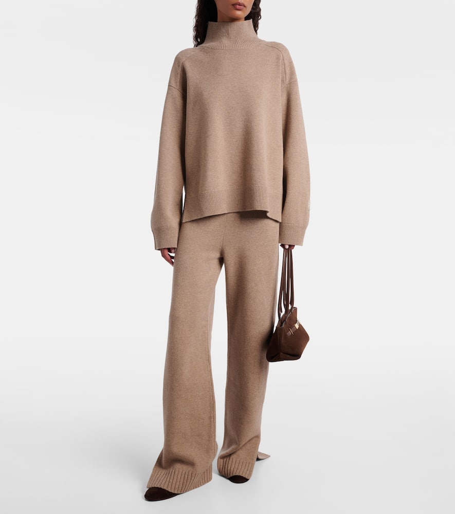 Knitted wool sweatpants