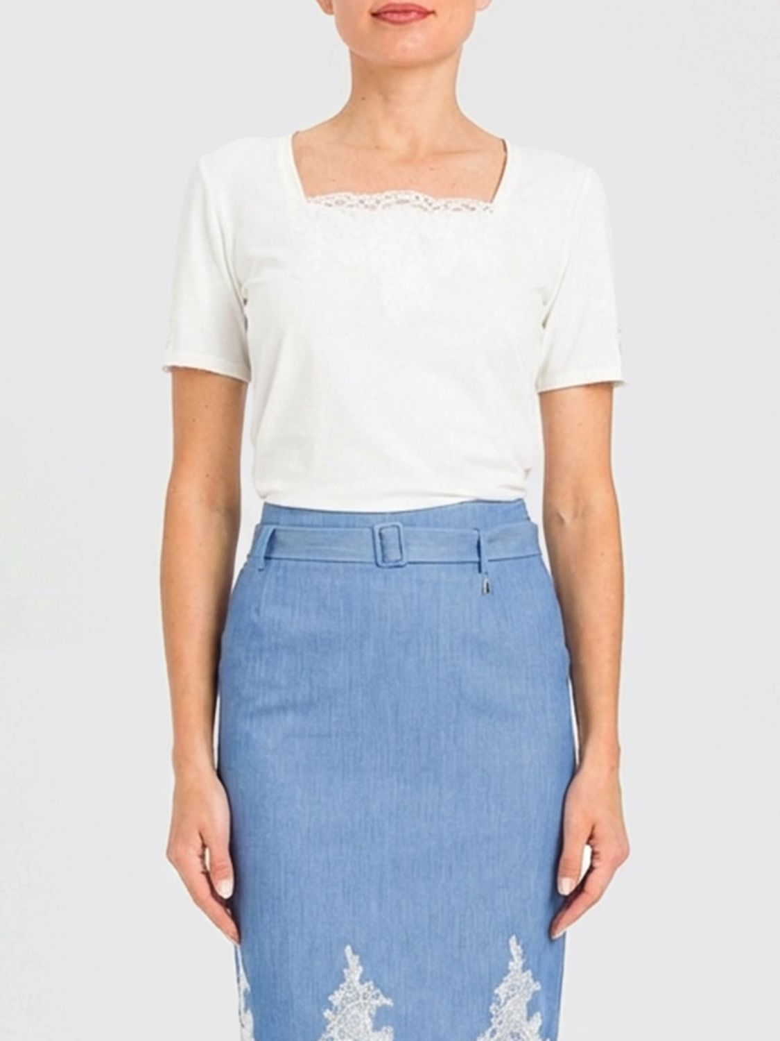 T-Shirt Woman color White