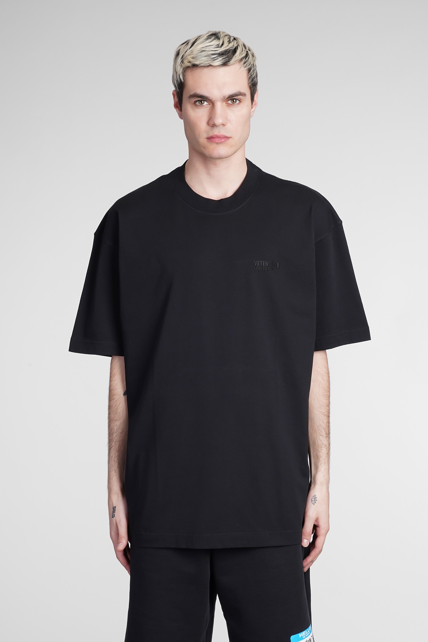 T-shirt In Black Cotton
