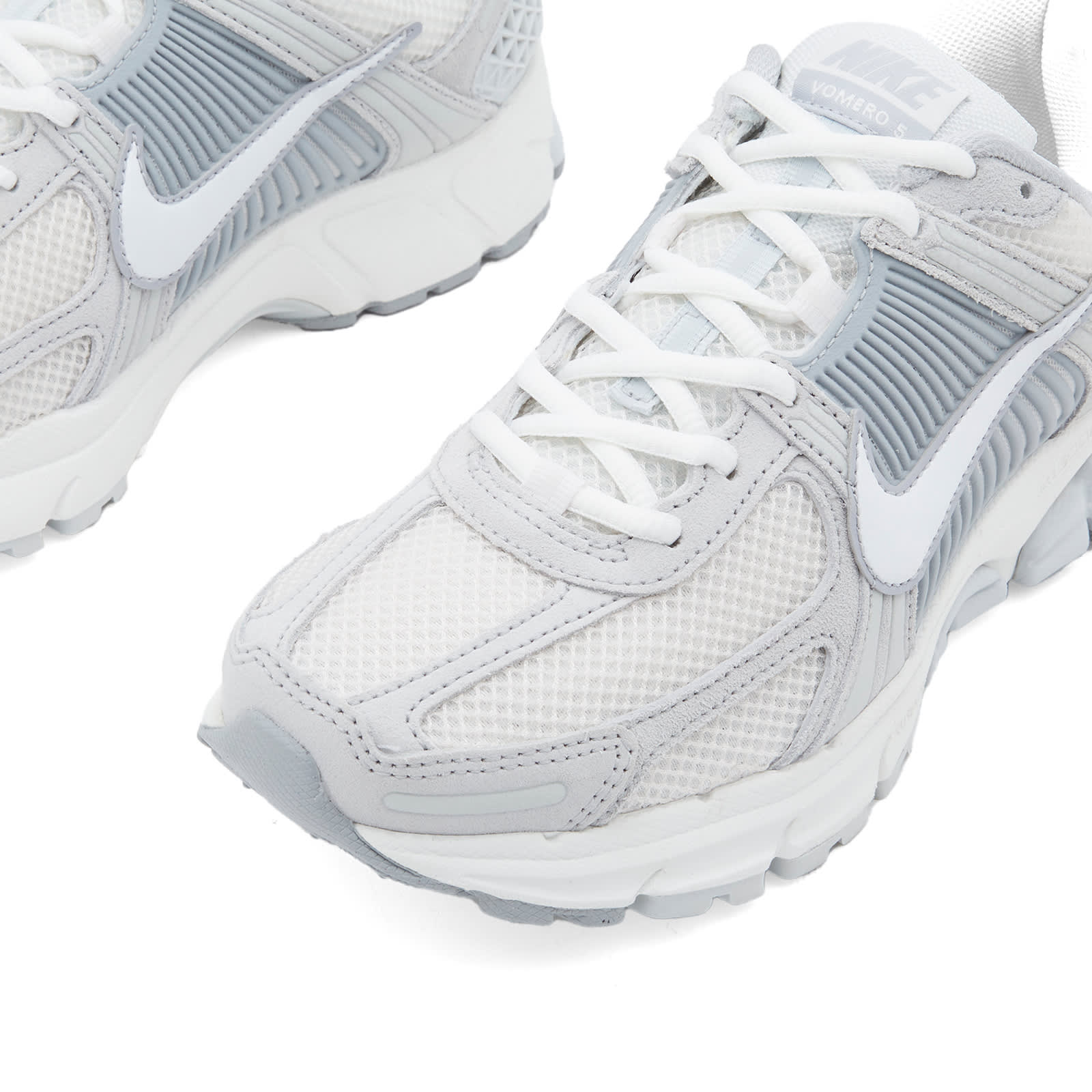 Women's Zoom Vomero 5 Sde W Sneaker in Platinum// Grey