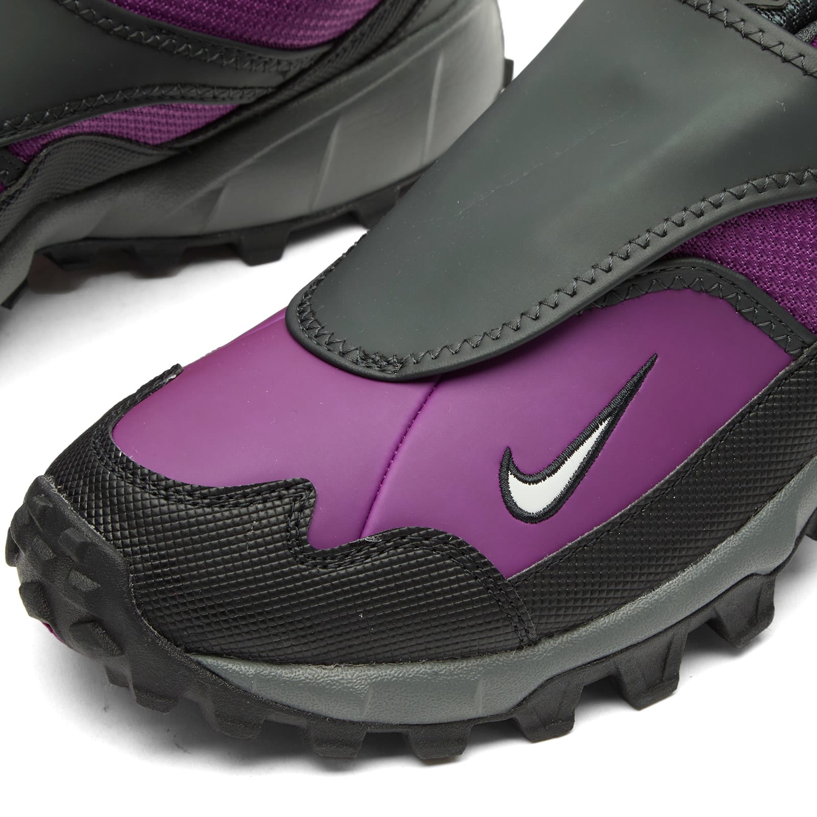 Men's Acg Phassad Sneaker in Bold Berry/Photon Dust
