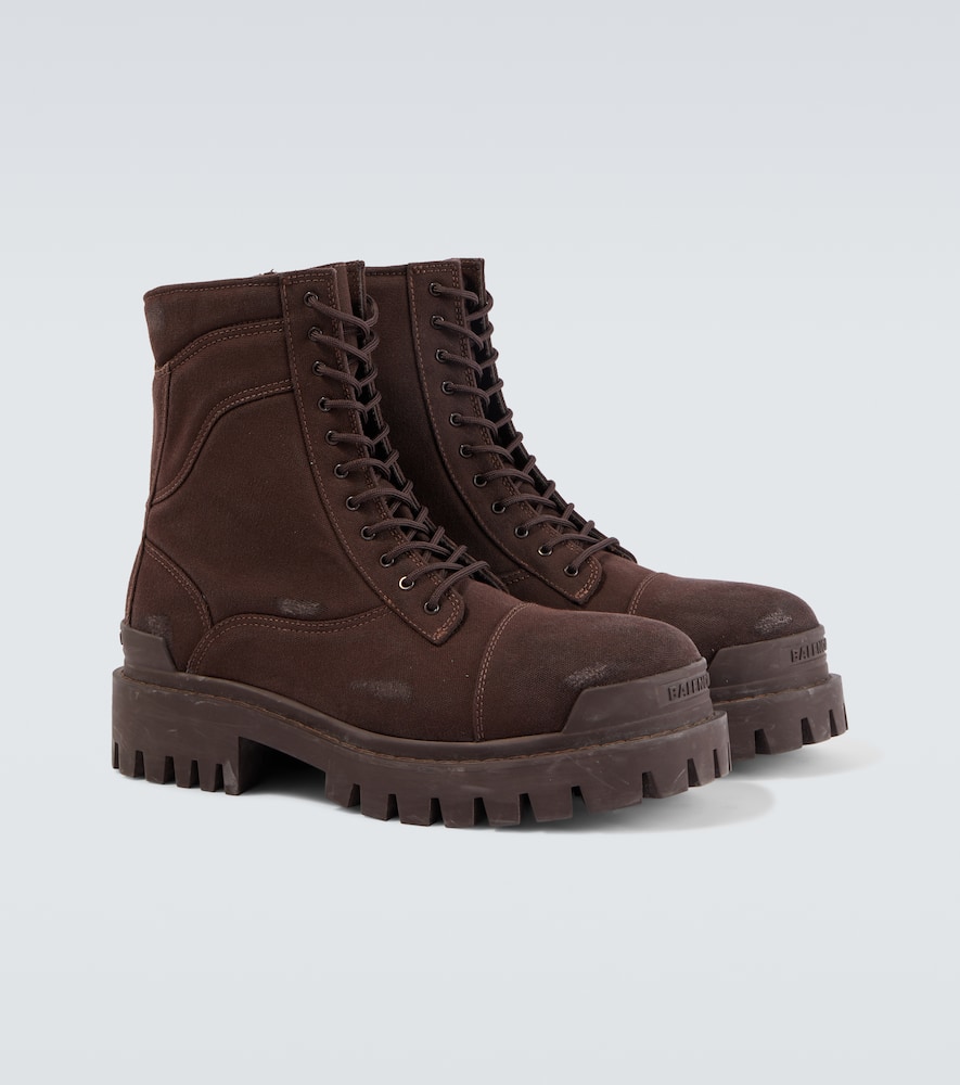 Strike combat boots