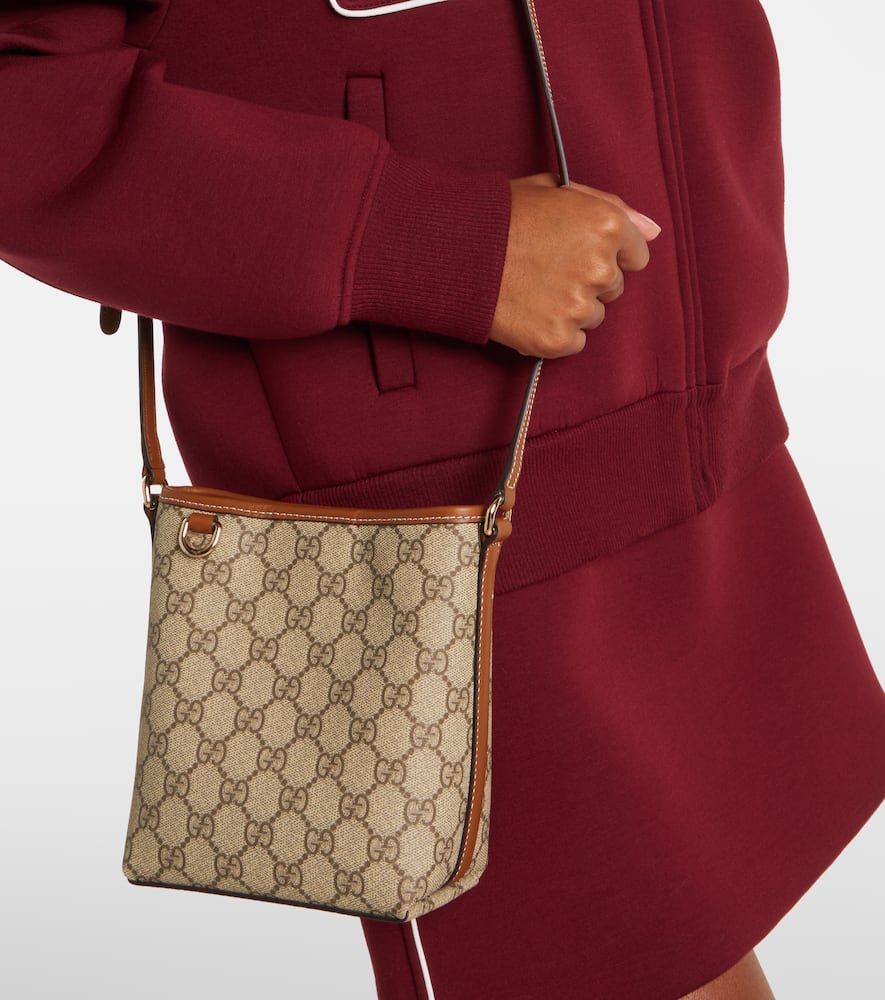GG Emblem Small bucket bag