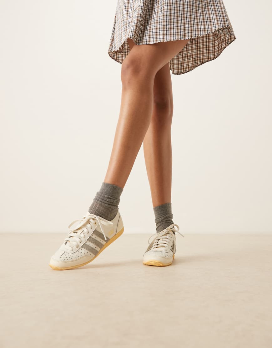 Japan Decon sneakers in white and gray
