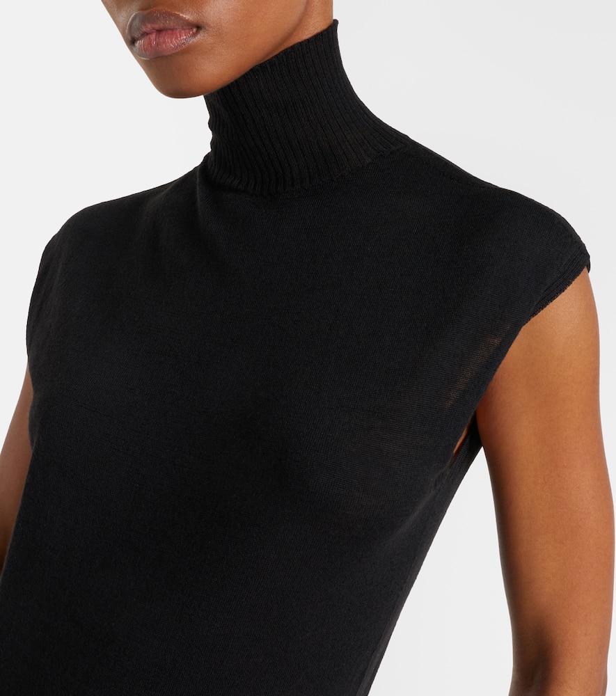 Virgin wool turtleneck top