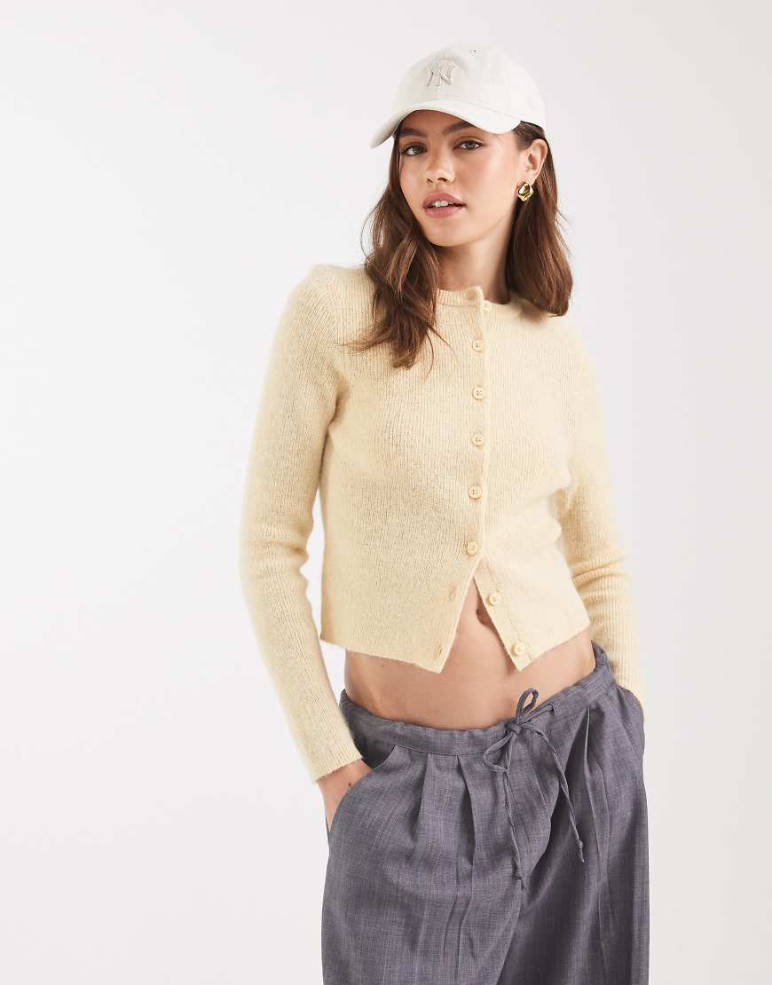 Crew neck loose knit fitted cardigan in buttermilk-Yellow