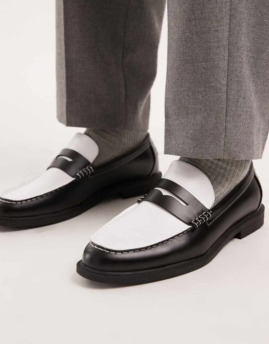 Penny loafers in black and white
