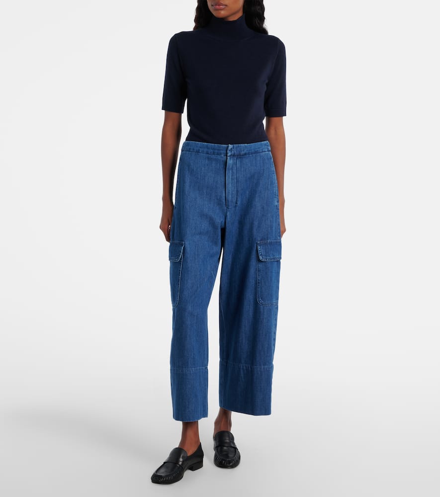Cropped cargo jeans