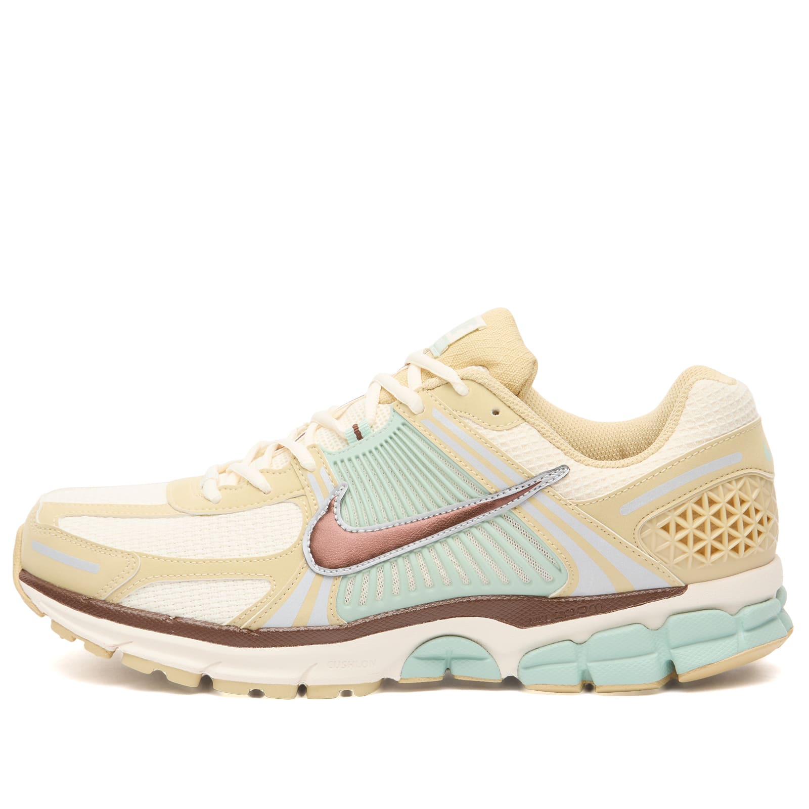 Nike Zoom Vomero in Metallic Gold. - 9.5 also , 10.5, 11, 11.5, 12, 13, 14, 7, 7.5, 8, 8