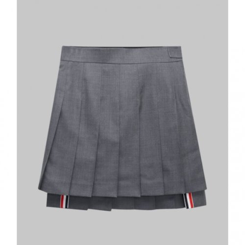 Dropped back mini pleated skirt